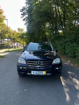 Mercedes-Benz ML 320 CDI 4MATIC - - blaue Mercedes-Benz ML 320