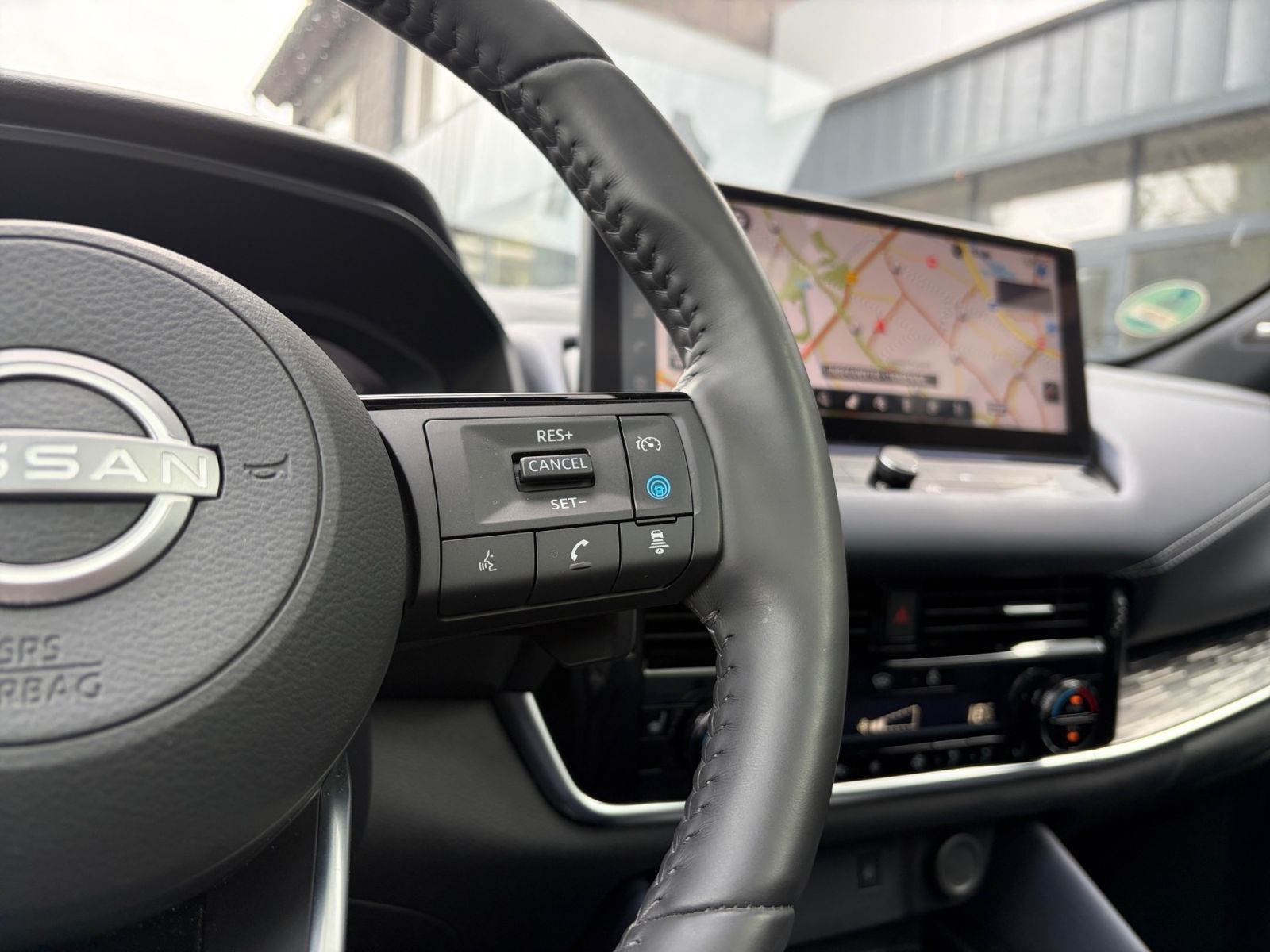 Fahrzeugabbildung Nissan Qashqai 1.3 DIG-T Tekna*Navi*360°Kamera*SHZ*Ganz