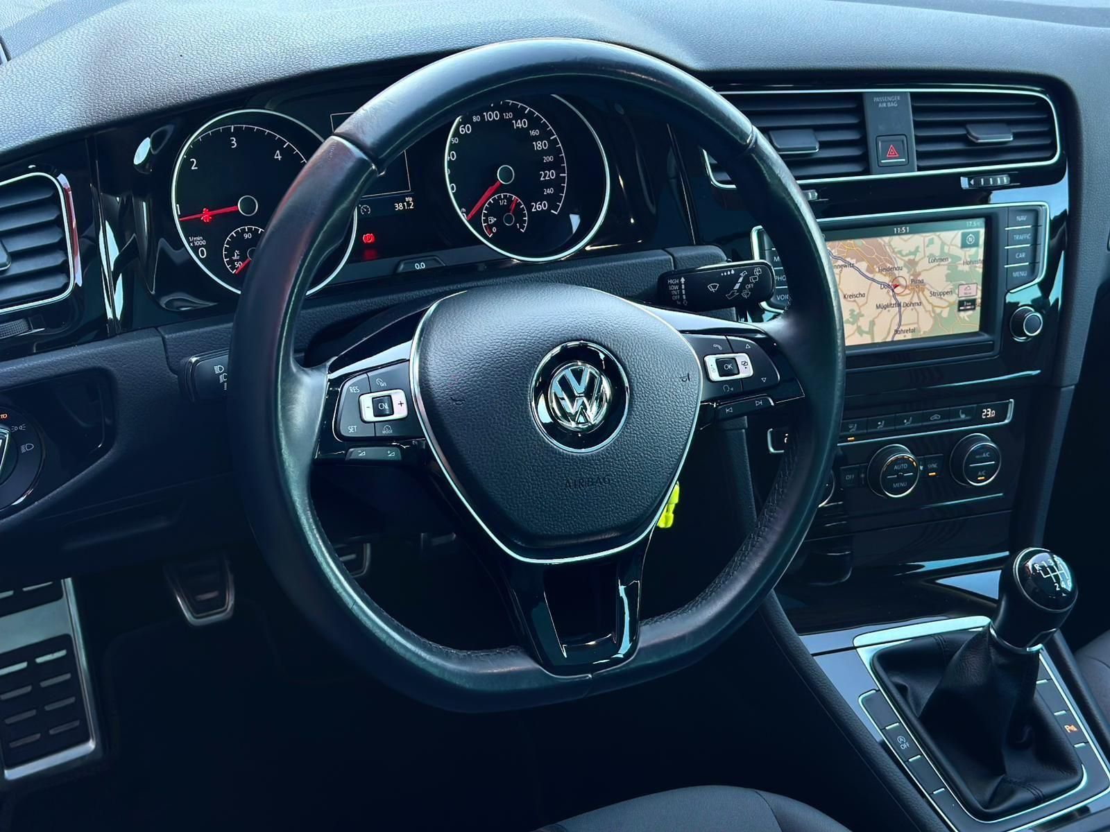 VW Golf 2.0TDI Allstar BMT* PANO#BiXENON#TEMPO#SHZ - Image 22