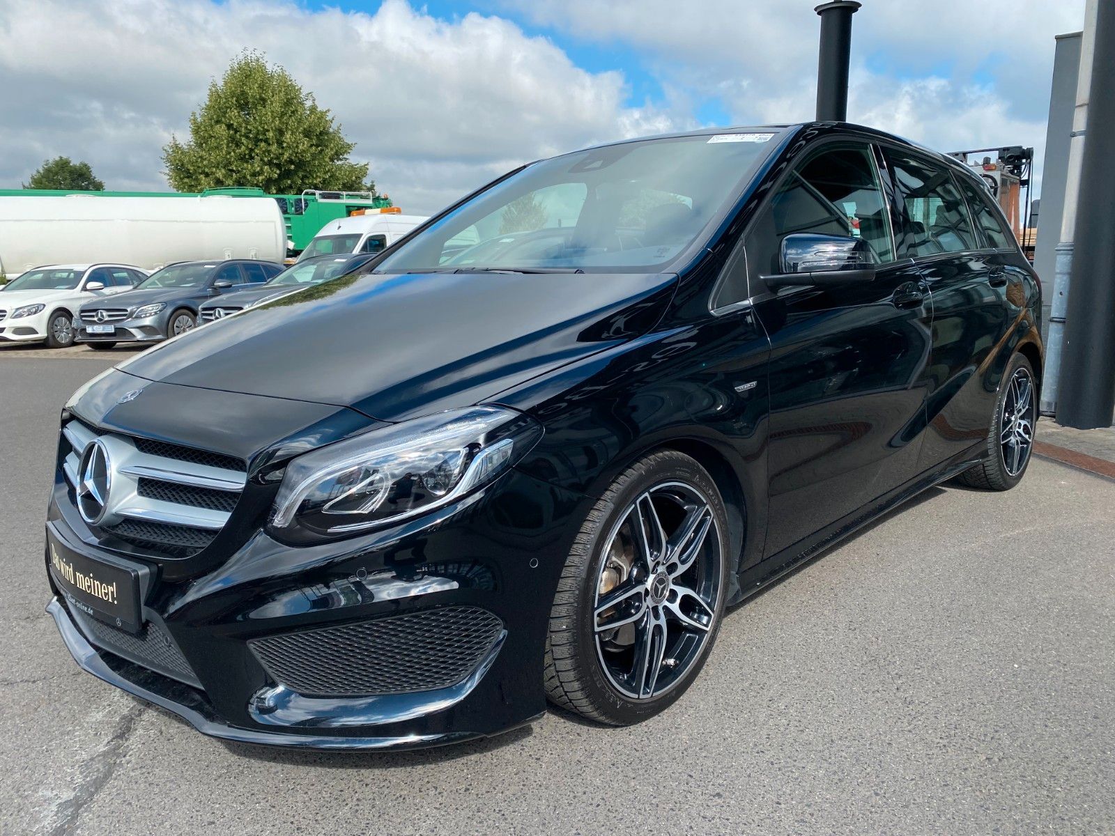 Fahrzeugabbildung Mercedes-Benz B 200 AMG+Leder+RKamera+Ambiente+Sondermodell
