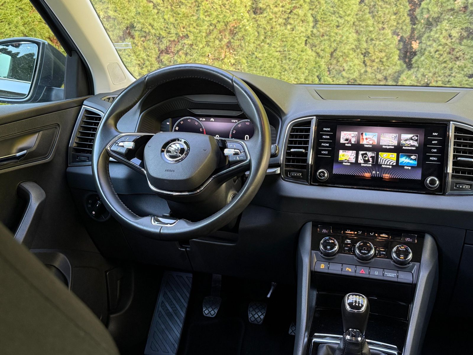 Fahrzeugabbildung SKODA Karoq 1.5 TSI Ambition LED+KAMERA+VIRT+CARPL+DAB