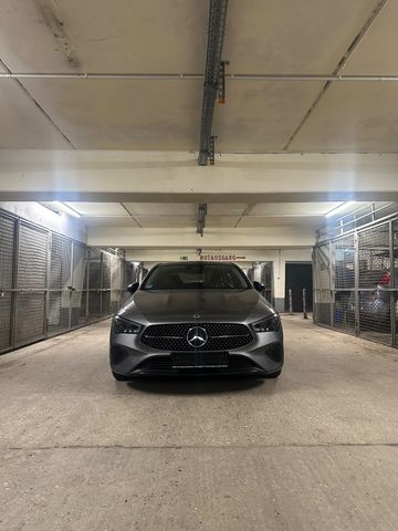 MERCEDES-BENZ CLA 200 Coupé 1.Hand 