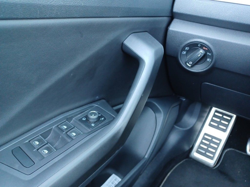 Fahrzeugabbildung Volkswagen T-Roc Cabriolet 1.5 TSI R-Line Leder, Navi, DCC