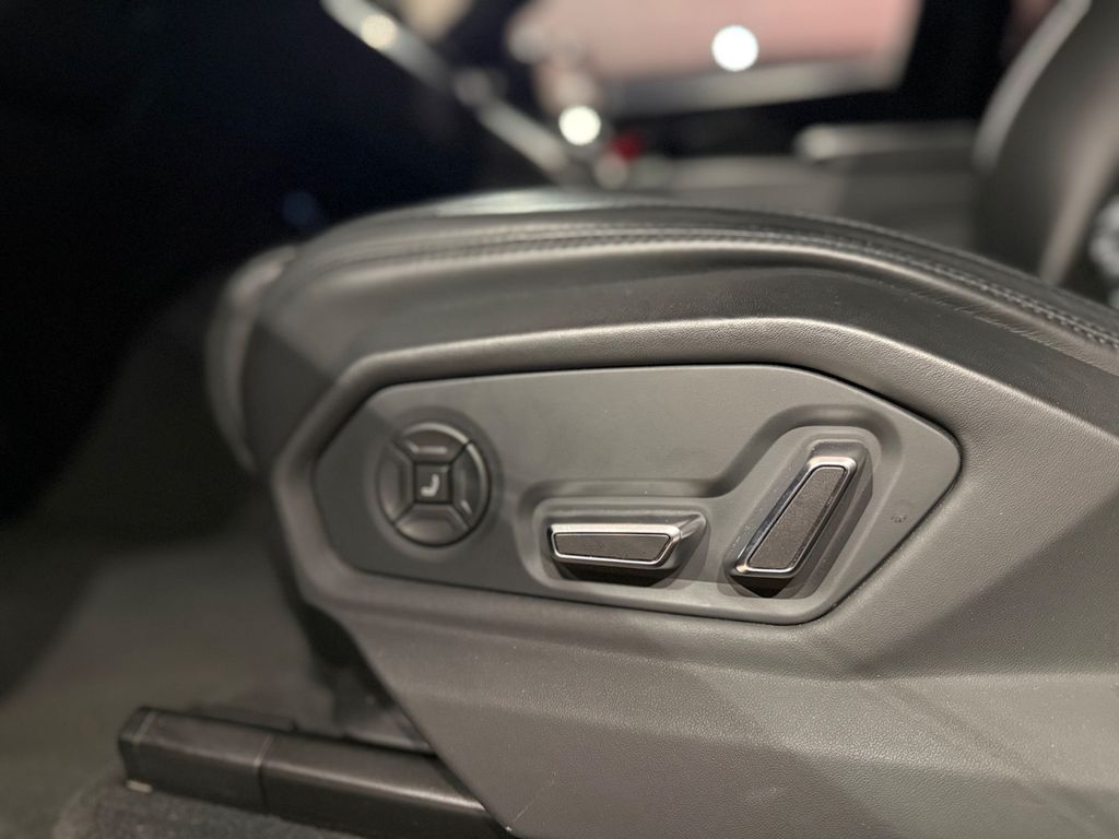 LAMBORGHINI Urus 2023
