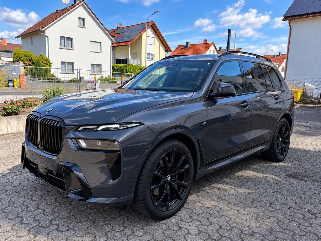 Image of BMW X7