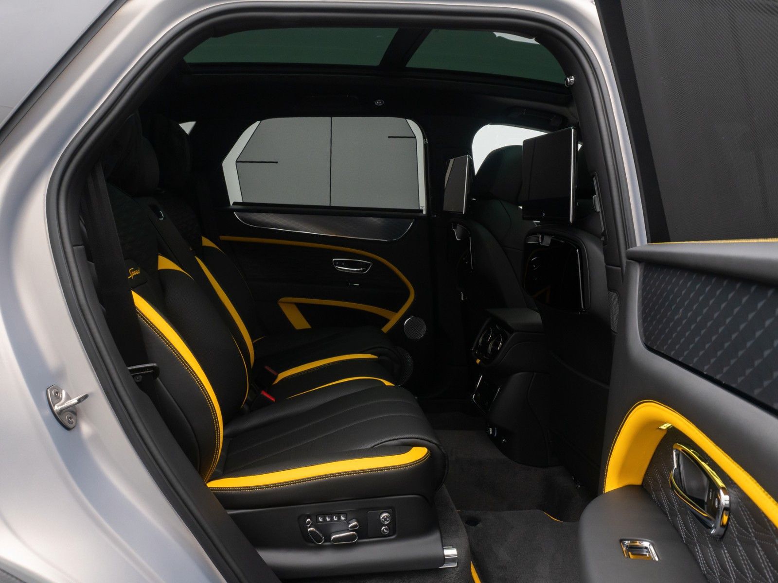 Fahrzeugabbildung Bentley Bentayga 4.0 V8 Speed Individual Carbon MegaVoll