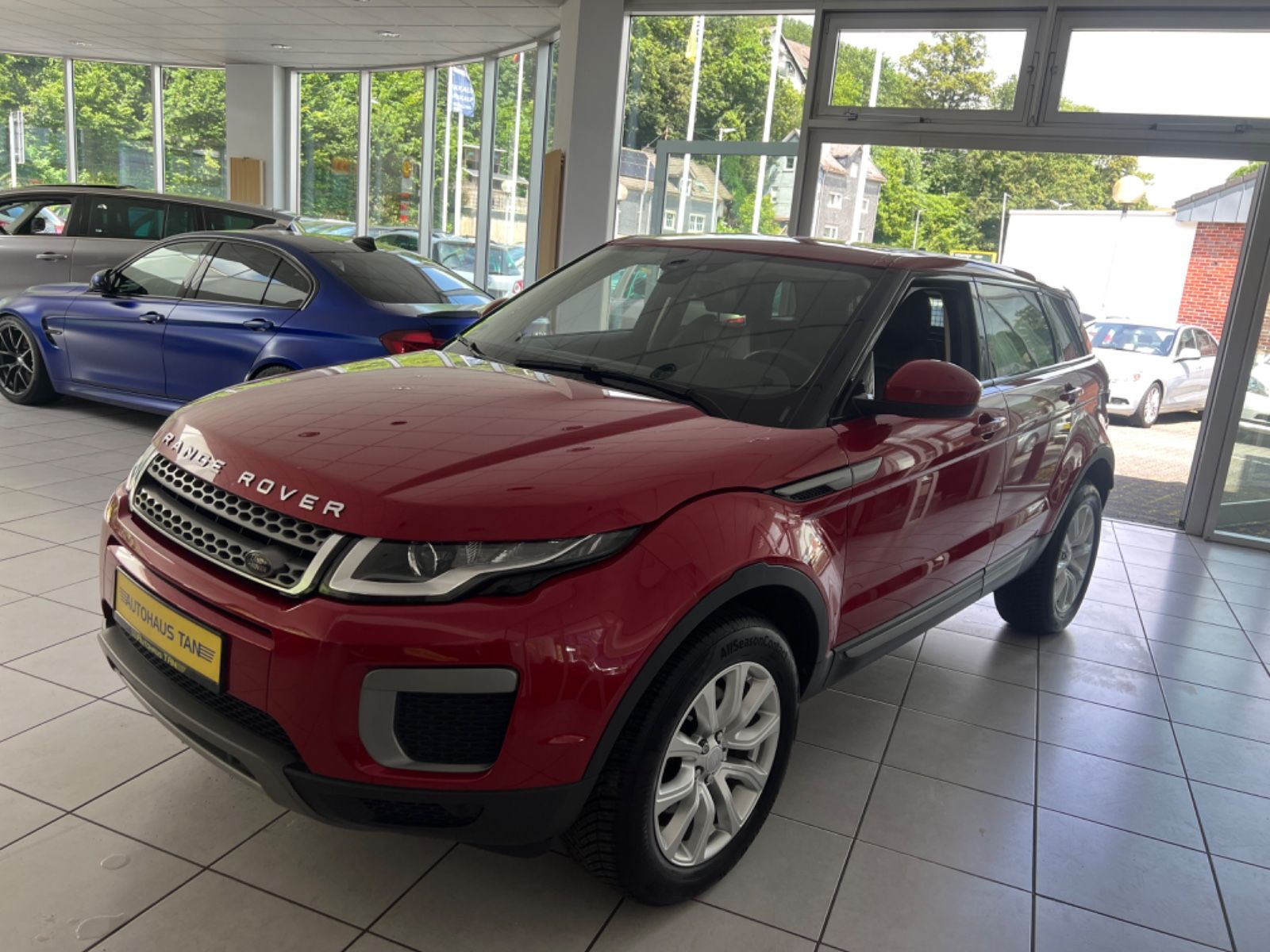 Fahrzeugabbildung Land Rover Range Rover Evoque SE