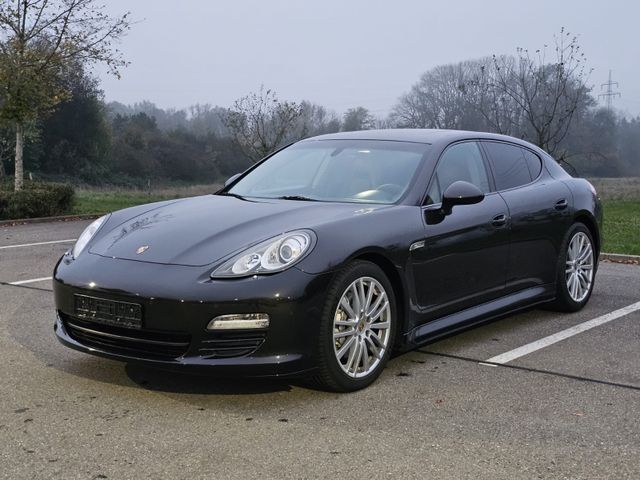 Porsche Panamera 4S 