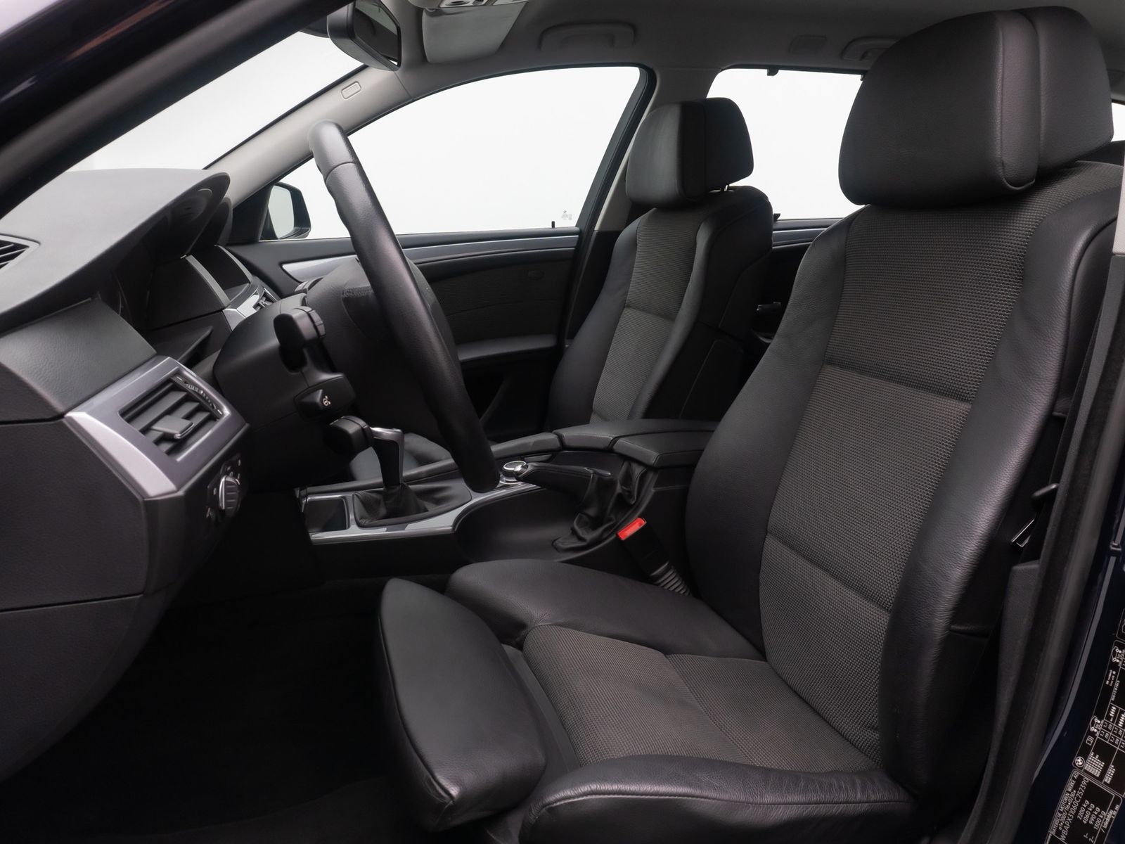 Fahrzeugabbildung BMW 520d Special Edition PDC NaviPro Memory Tempomat