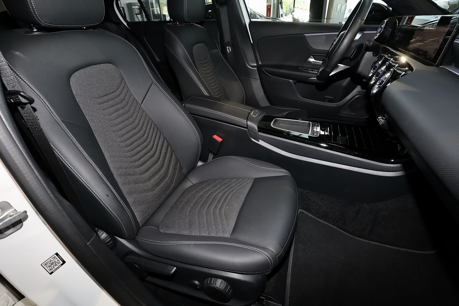 Mercedes-Benz A 180 d AHK MULTIBEAM DISTRO TOTWINKEL NIGHT 18 foto 4