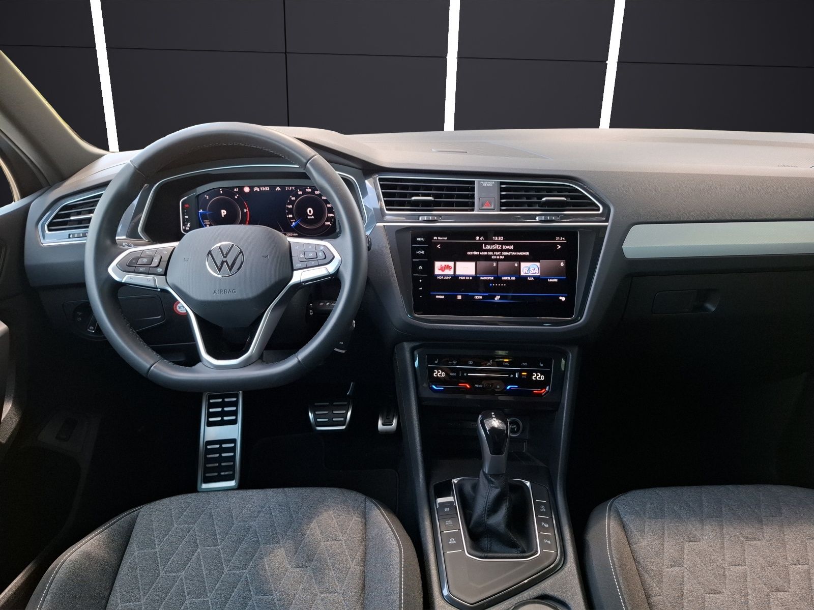 Fahrzeugabbildung Volkswagen Tiguan TDI Move DSG STH Matrix AHK Navi AID ACC