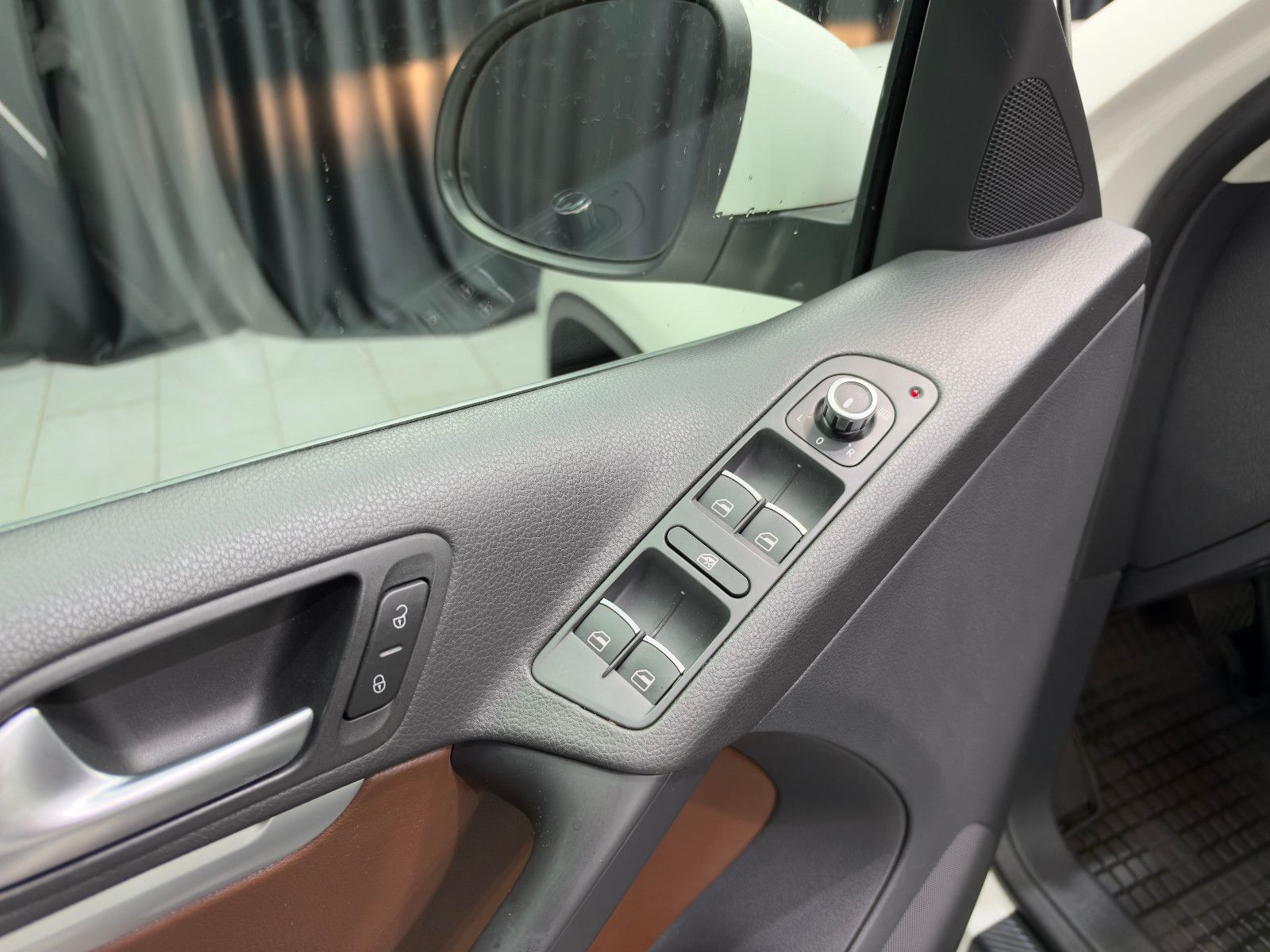 Fahrzeugabbildung Volkswagen Tiguan 2.0 TSI 4MOTION Track&Style |PANO|LEDER
