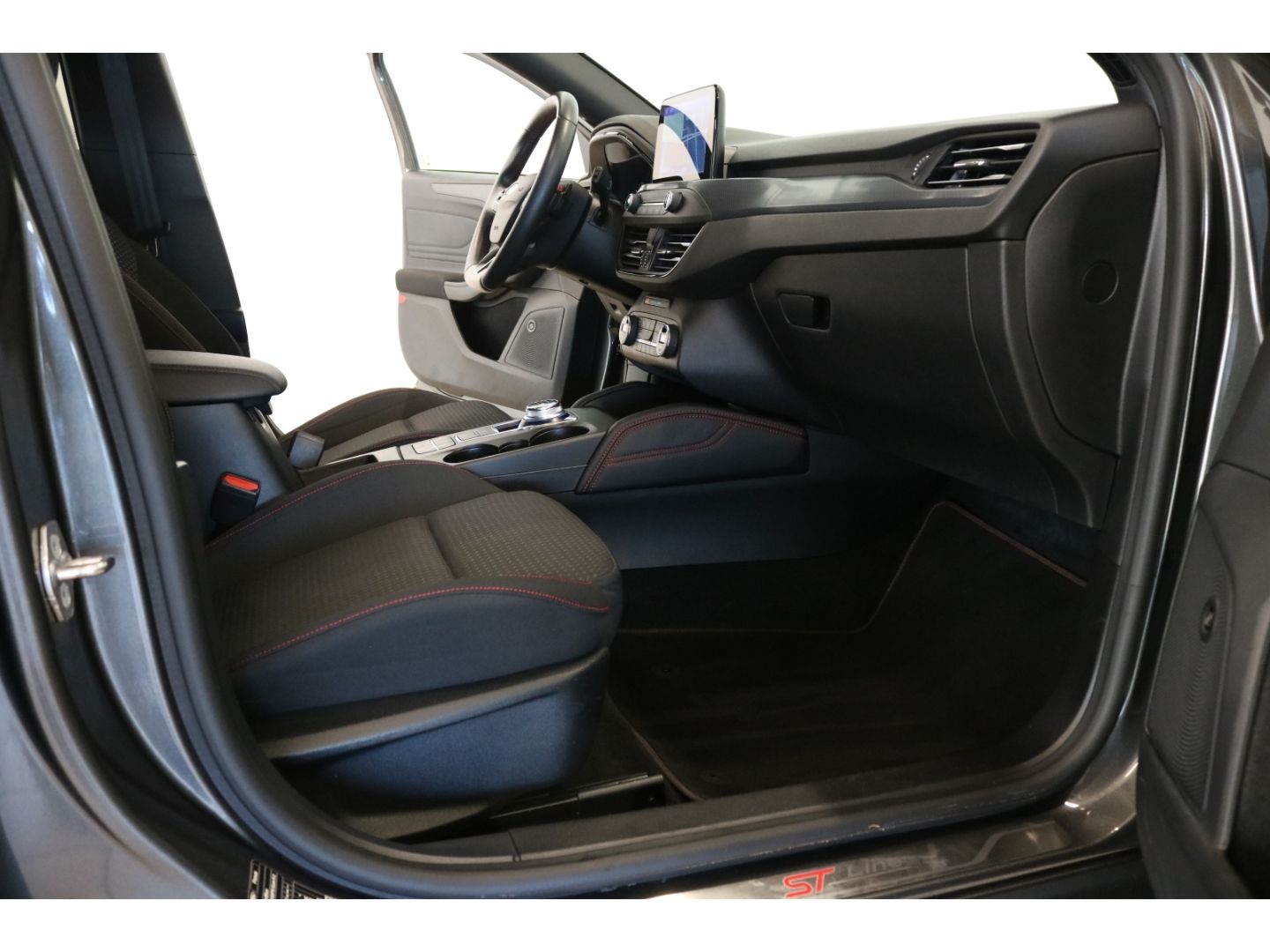 Fahrzeugabbildung Ford Focus Turnier ST-Line Automatik LED Kamera