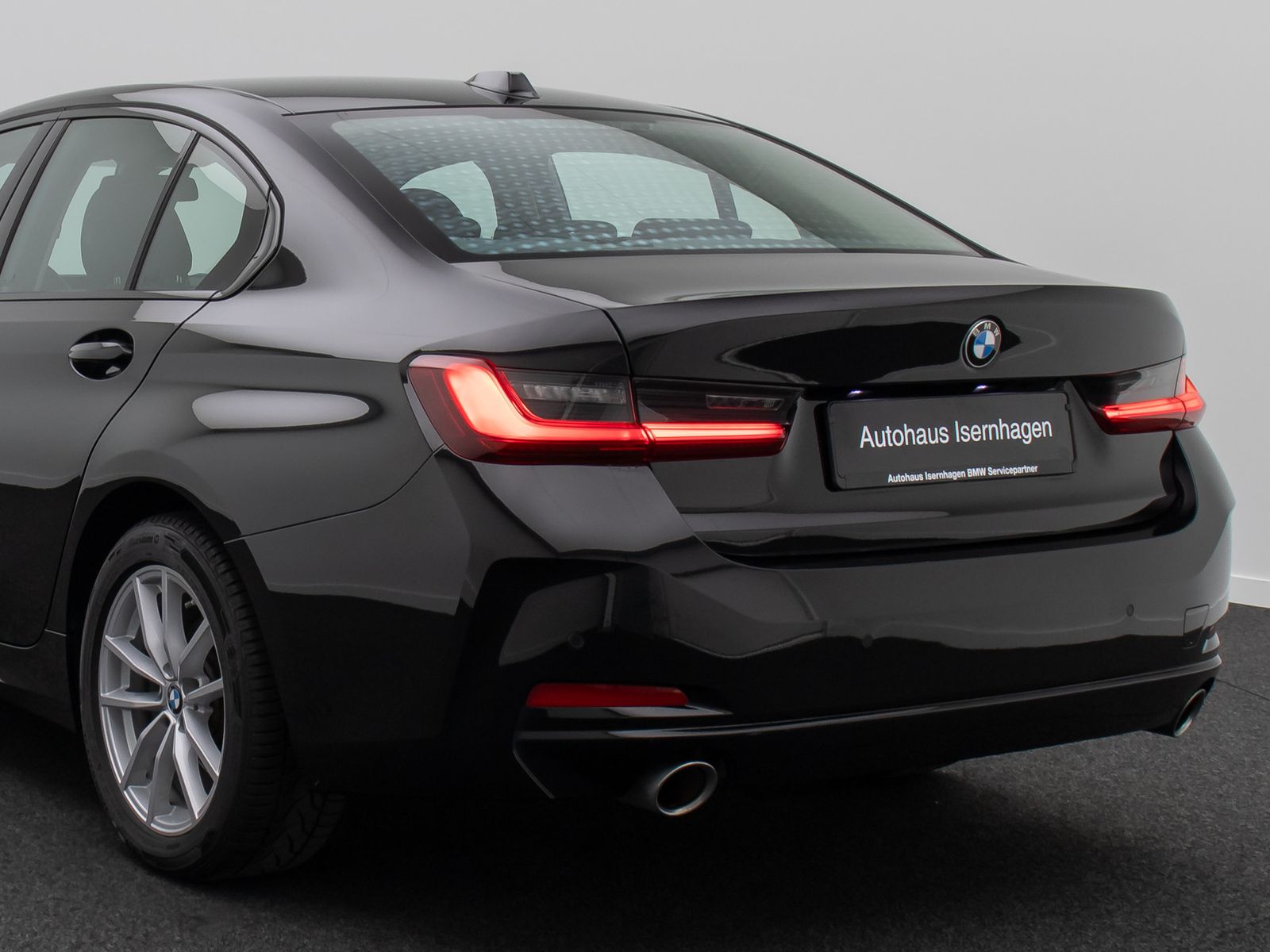 Fahrzeugabbildung BMW 318i DAB PDC Widscreen Geschwindigkeitsreg LED