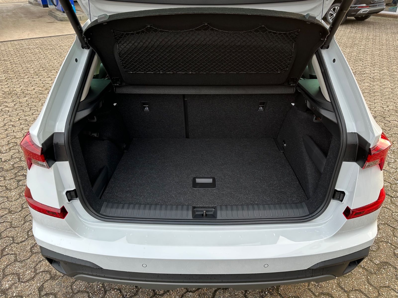 Fahrzeugabbildung SKODA Kamiq 1.0 TSI Selection DSG ACC/LED/PDC/eHeck