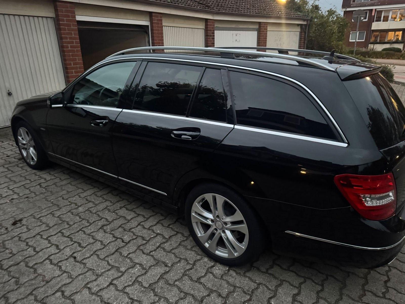 Mercedes-Benz C220 2011 — rear view