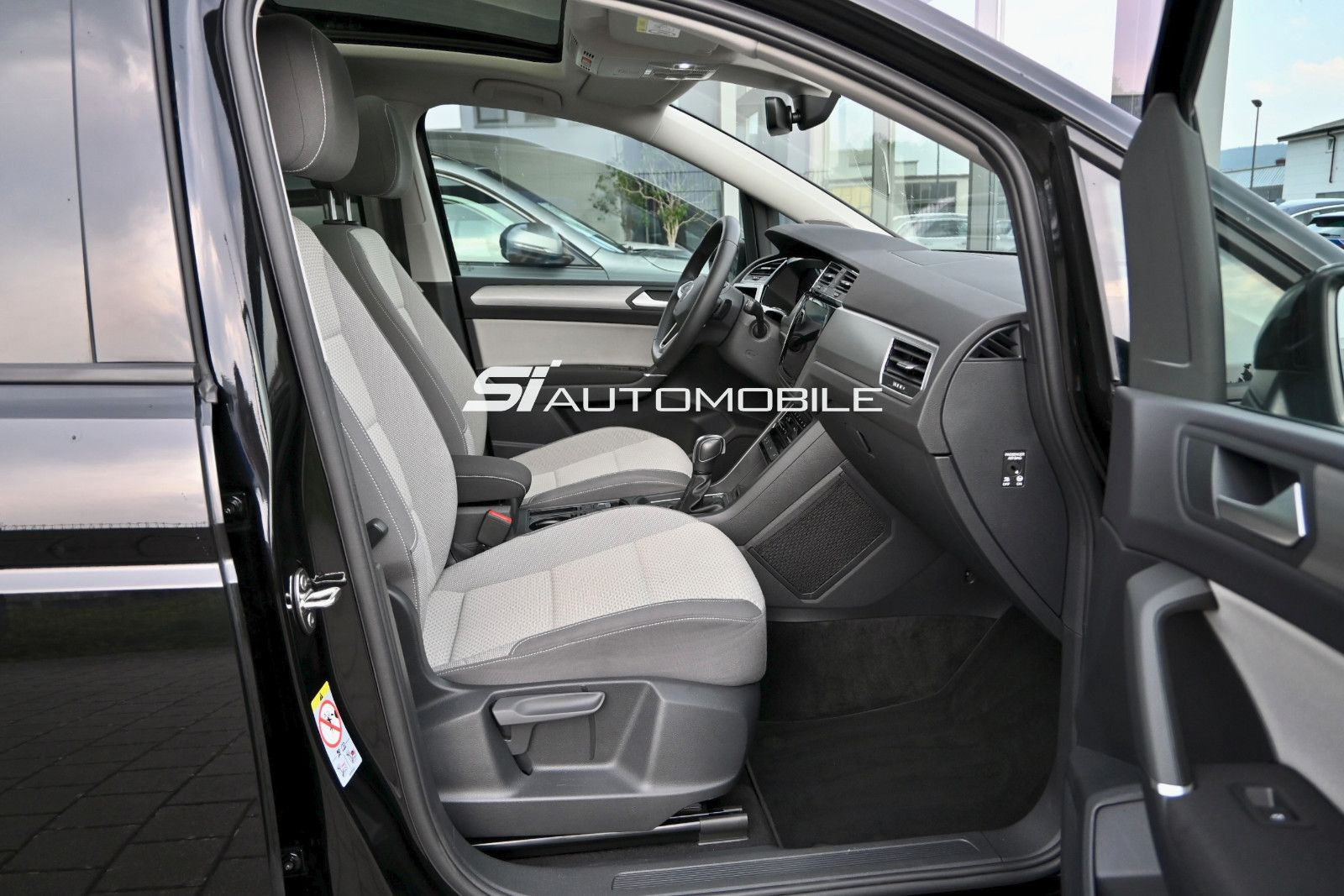 Fahrzeugabbildung Volkswagen Touran 1.5 TSI DSG °ACC°AHK°PANO°STHEIZ°DYNAUDI°