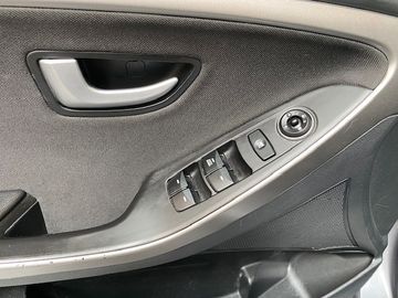 Hyundai i30 1.6 GDi blue