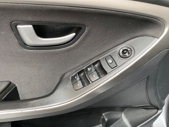 Hyundai i30 1.6 GDi blue