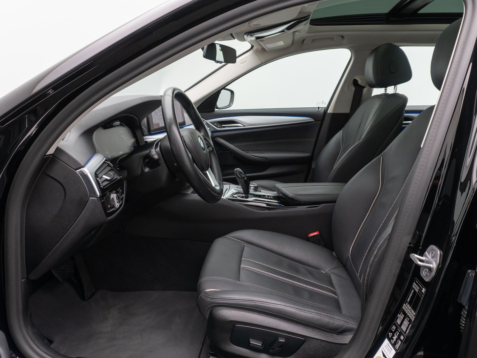Fahrzeugabbildung BMW 520d xD Kamera HUD DAB Laser Panorama Leder 19"