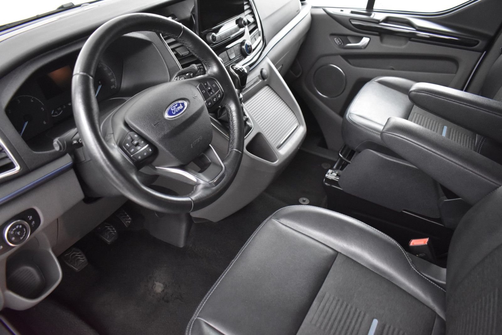 FORD Tourneo Cust 320 Activ 8SI+NAV+XEN+SHZ+ACC+LEDER - Image 14