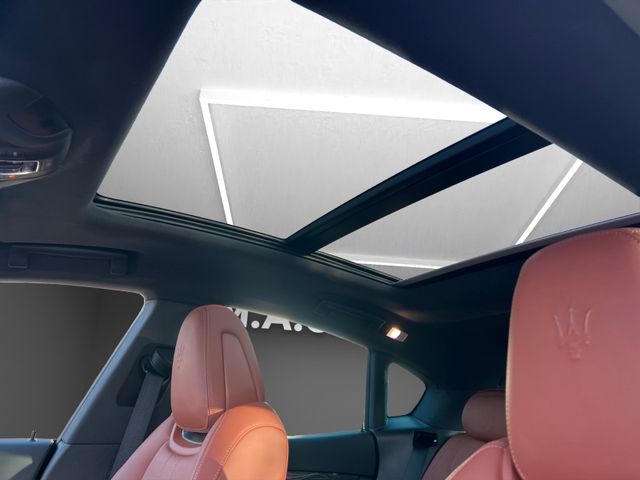 Fahrzeugabbildung Maserati Levante 3.0 V6 Modena Facelift Sonderlack
