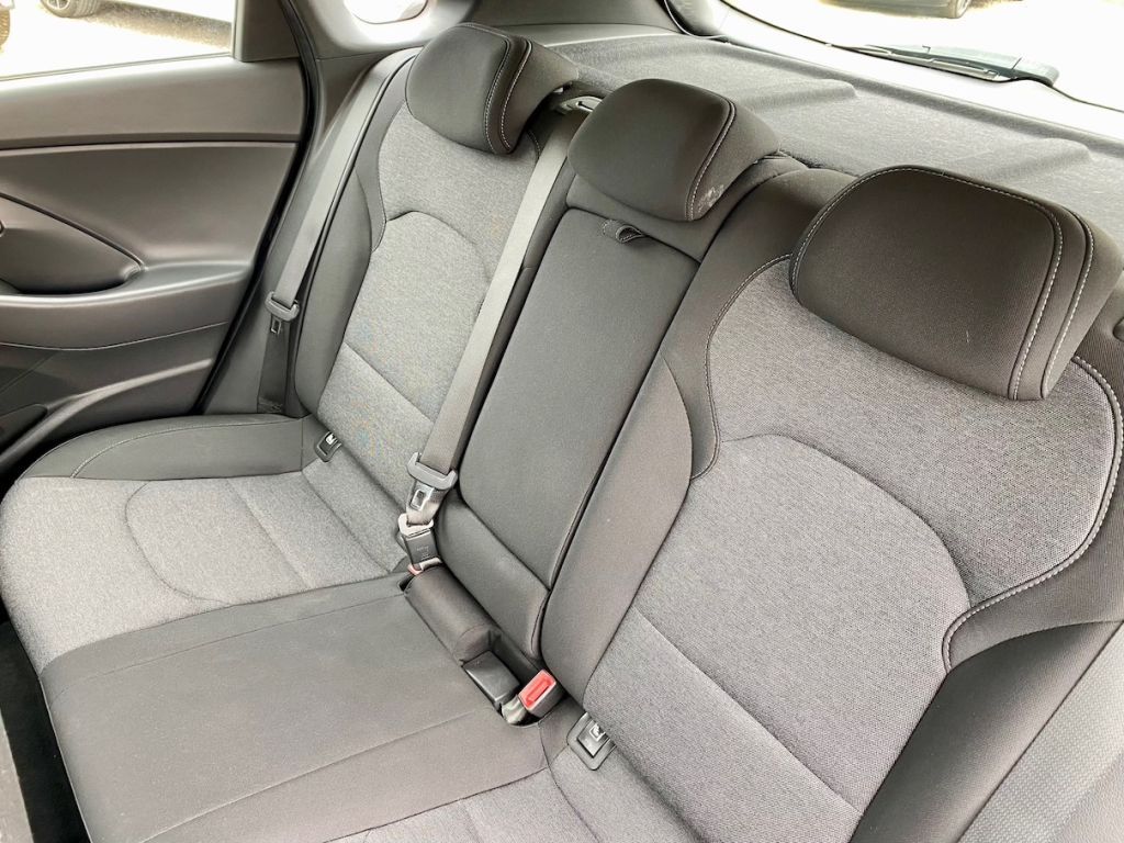 Fahrzeugabbildung Hyundai i30 1.0 AAC SHZ ALLWETTERREIFEN ALU KAMERA PDC