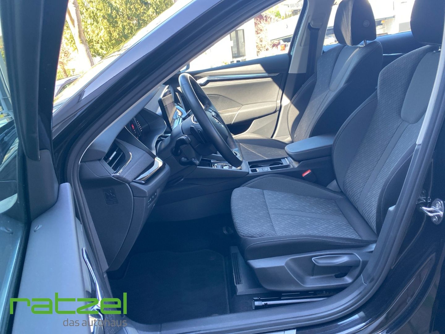 Fahrzeugabbildung SKODA Octavia e-TEC Combi Style 1.0 TSI Navi Digitales