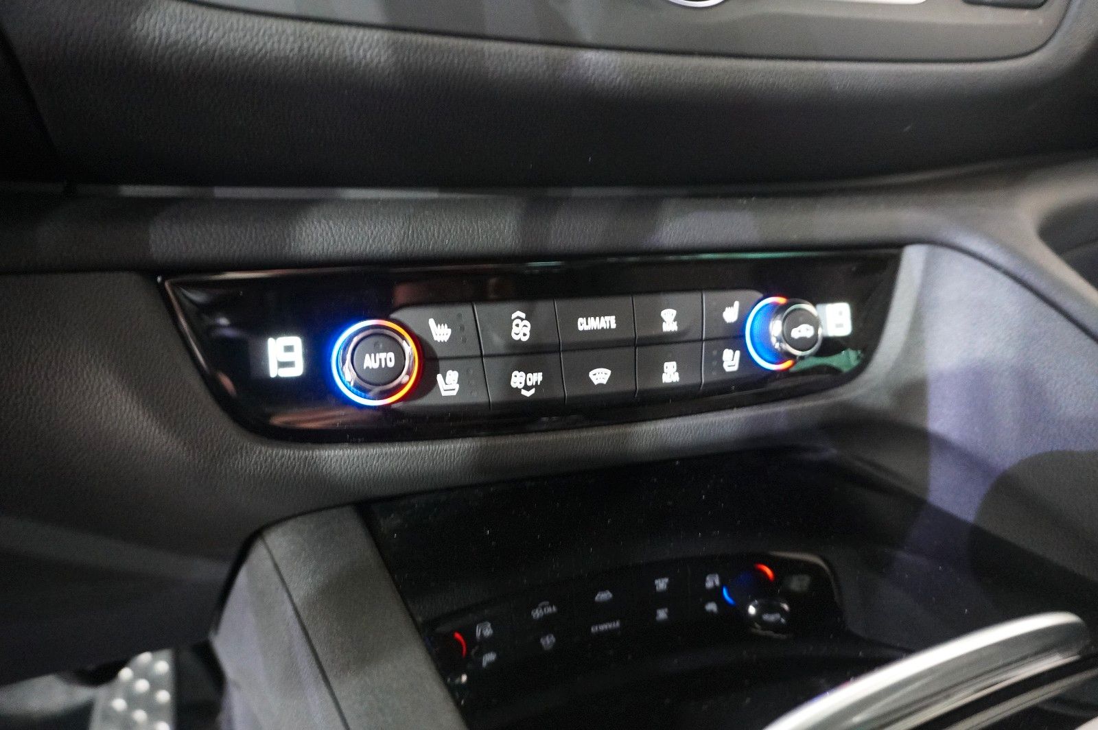 Fahrzeugabbildung Opel Insignia B ST 2.0D ULTIMATE NAVI/OPC/KAMERA/HUD
