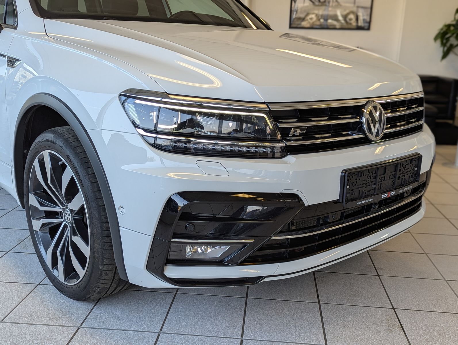 VW Tiguan Allspace 2.0 TDI DSG R-Line 4M Pano AHK - Image 9