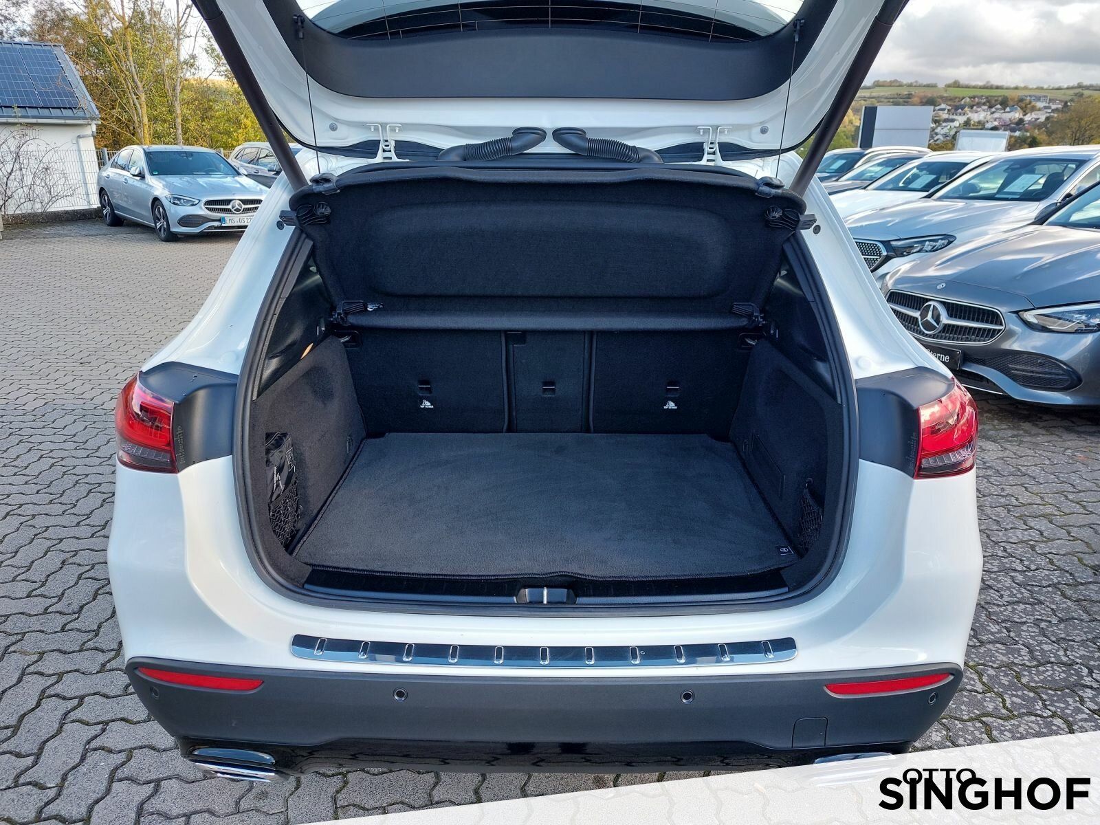 Fahrzeugabbildung Mercedes-Benz GLA 200 Progressive +AHK+Pano+Night+LED+Rü Kam+