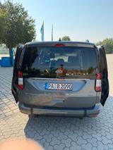 Ford Tourneo Connect 1,5l Titanium ROLLSTUHLRAMPE - Ford Tourneo Connect mit Benzin-Antrieb: Automatik