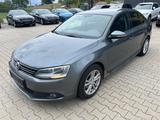 Volkswagen Jetta VI Comfortline 1.2 8-fach - Volkswagen Jetta mit Benzin-Antrieb: Limousine
