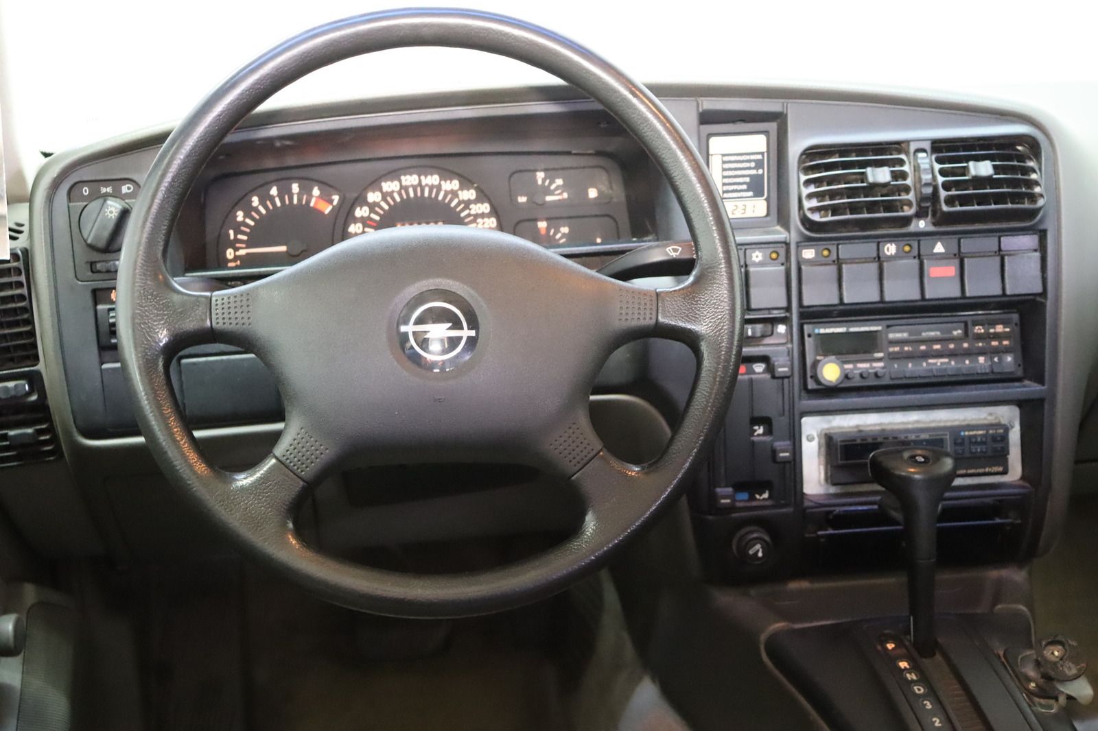 Fahrzeugabbildung Opel Omega 2.6 CD Klima * Schiebedach * Anhängerk.