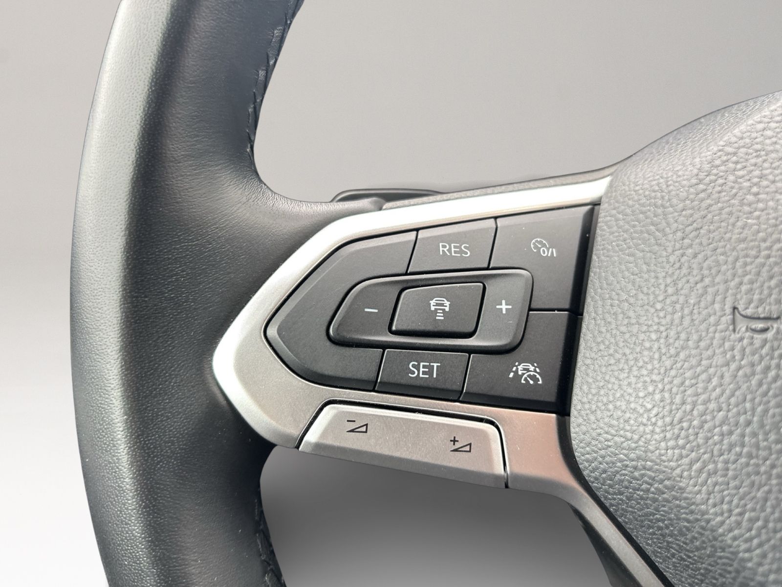 Golf VIII 1.0 eTSI Life IQ.Drive, Massage, LED.,