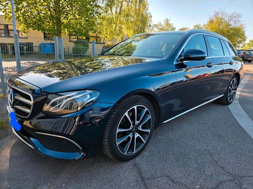 Image of Mercedes-Benz E 220