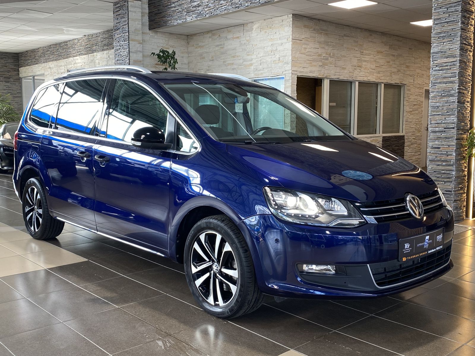 Volkswagen Sharan IQ.DRIVE 7-Sitzer R.Cam Navi AHK ACC SHZ 