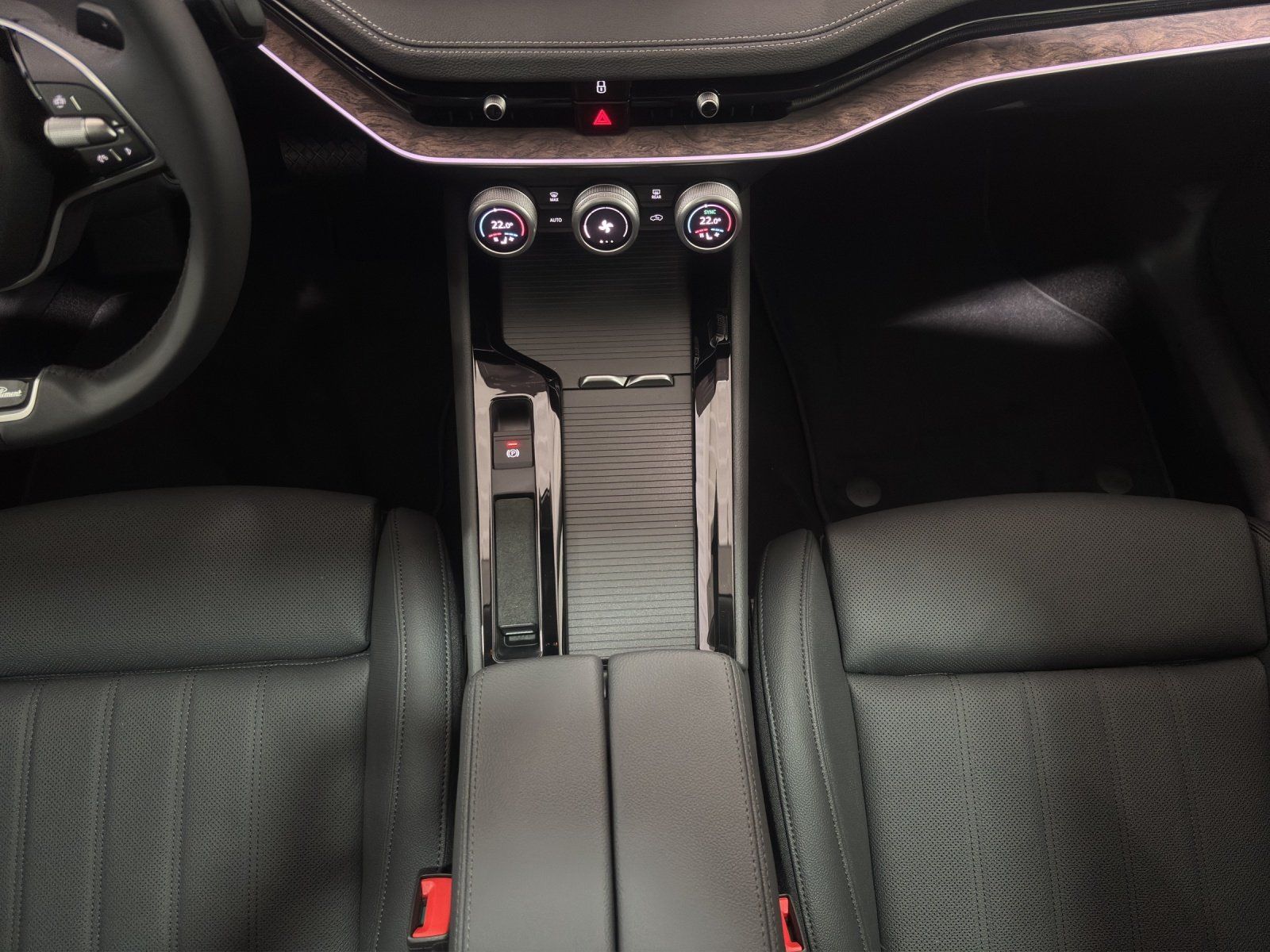 Fahrzeugabbildung SKODA Superb Combi L&K 2,0 TDI 142 kW DSG 4x4 Voll