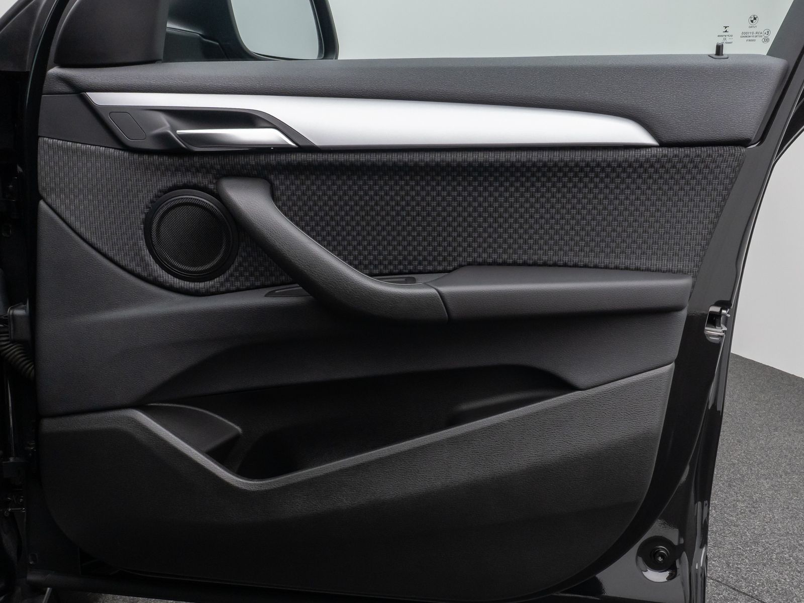 Fahrzeugabbildung BMW X2 sD20d Panorama NaviPlus HUD DAB HiFi Alarm