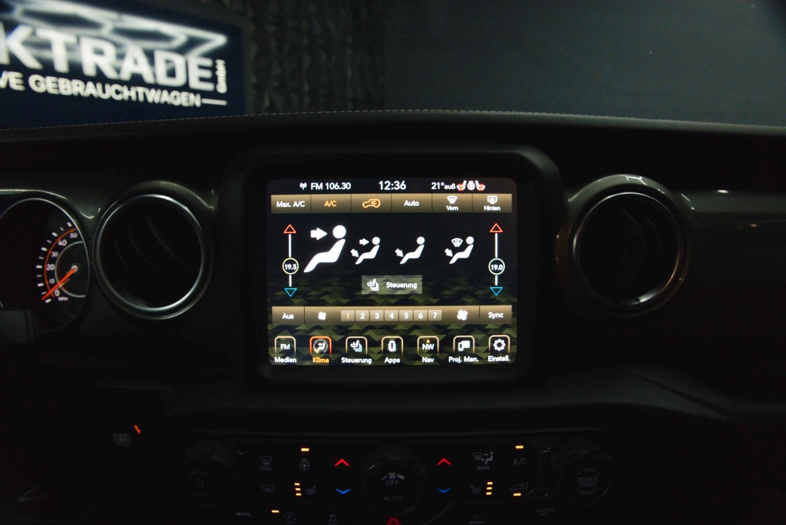 Fahrzeugabbildung Jeep Wrangler 3.6 V6 UNLIMITED SAHARA OFFROAD 4x4 LED