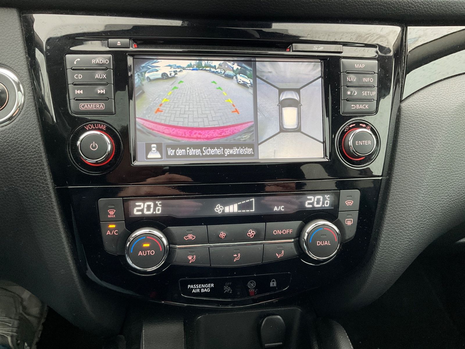 Fahrzeugabbildung Nissan Qashqai N-Connecta Panorama,AHK,Navi,Kamera