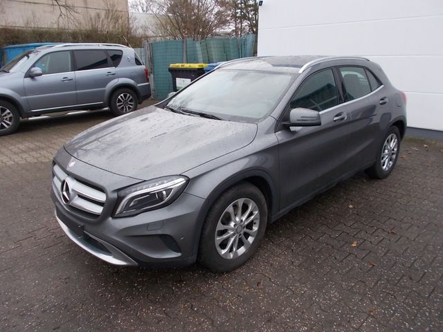 Mercedes-Benz GLA 200, BiXenon, Park Assistent, zus. Alu WR