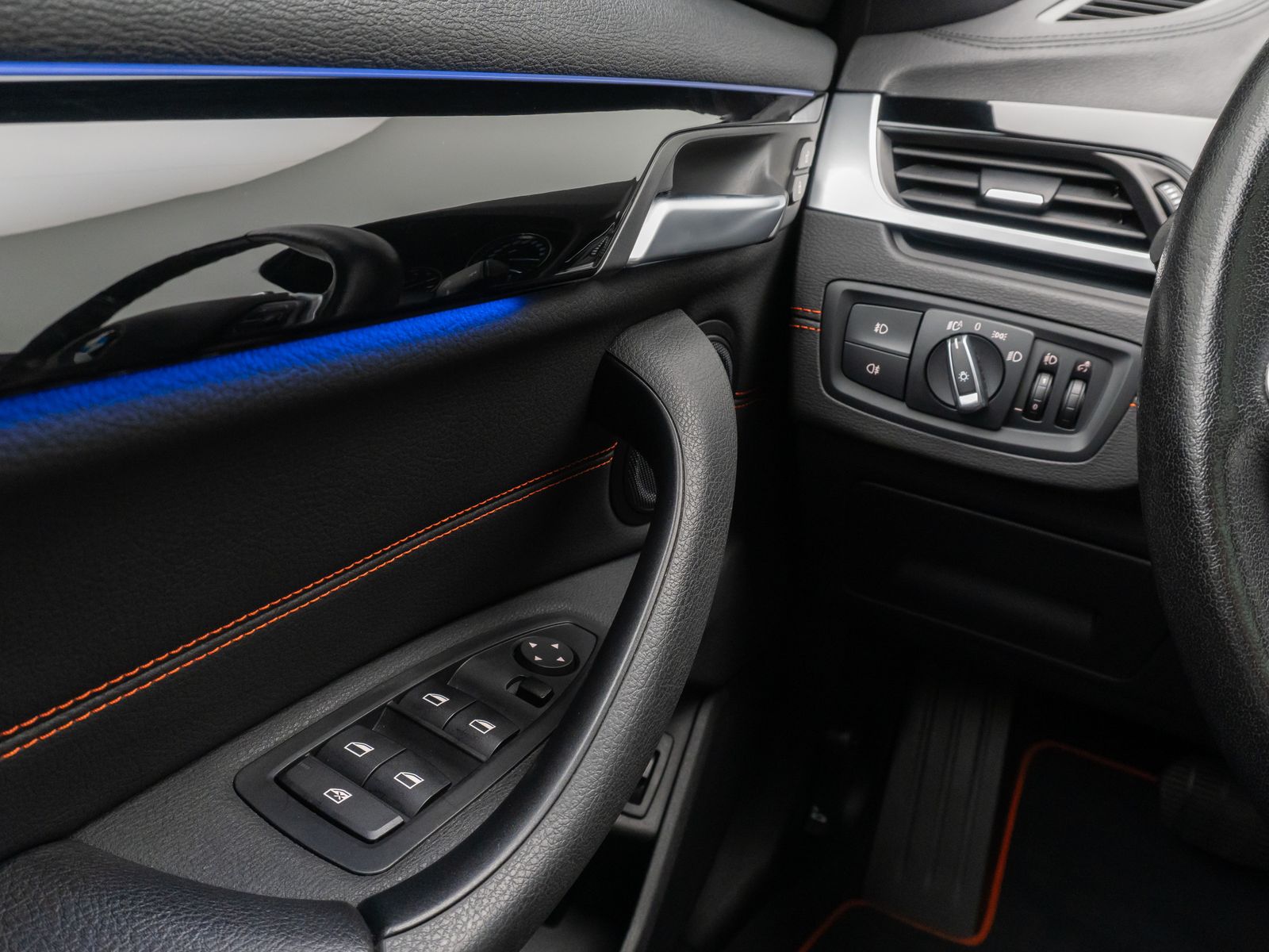Fahrzeugabbildung BMW X1 xD20i Sport Line Panorama Parkassist DAB HiFi