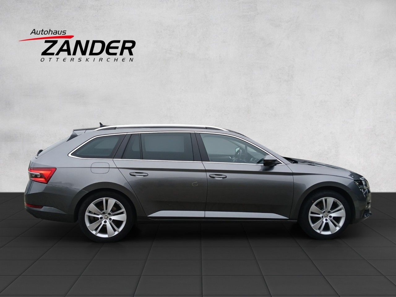 Fahrzeugabbildung SKODA Superb Combi Style iV AHK NAVI Standheizung