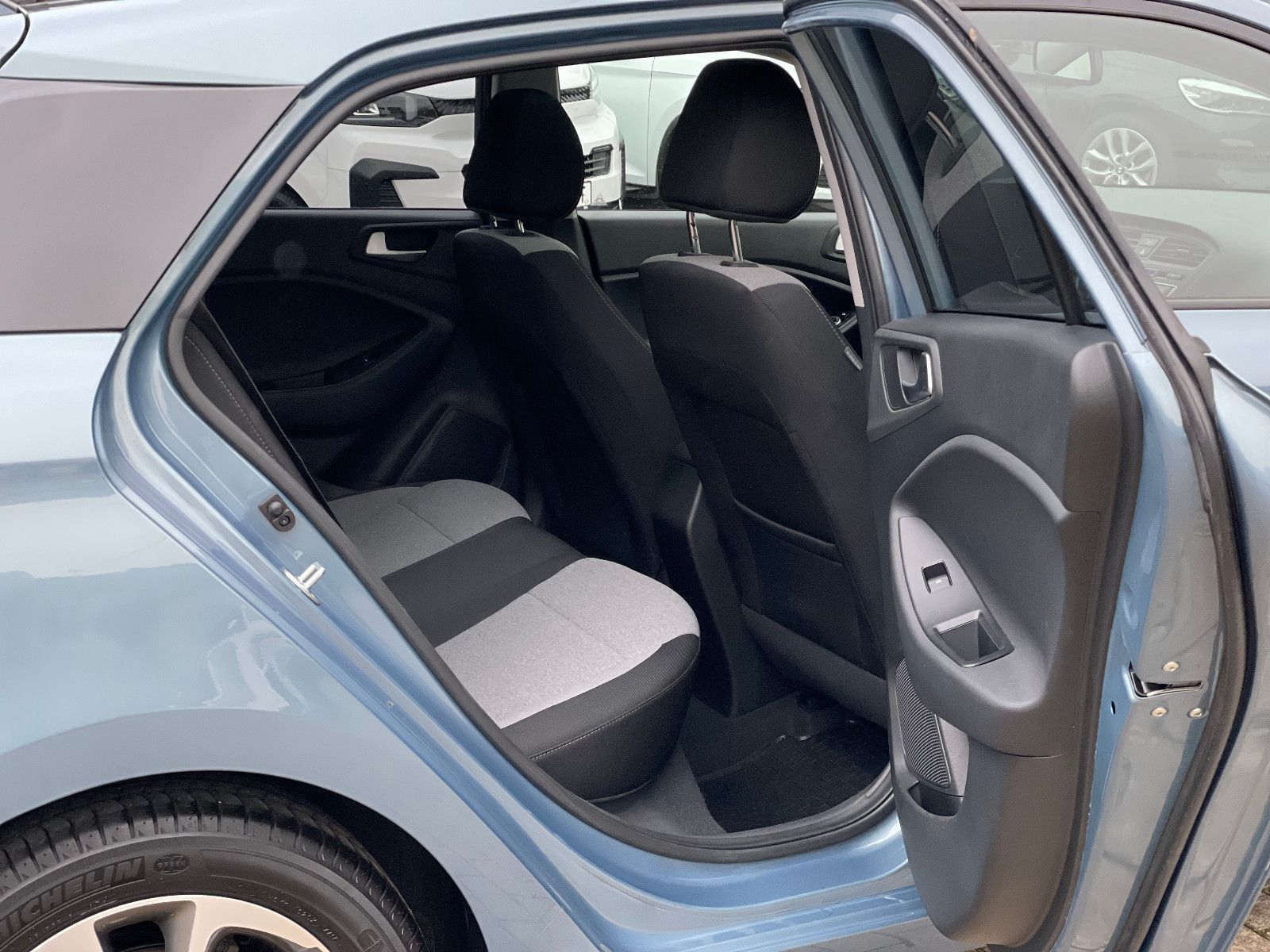 HYUNDAI i20, 2015, Benzin, 84 PS