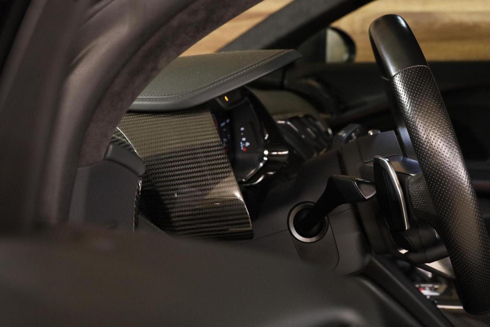 AUDI R8 5.2 V10 FSI QUATTRO