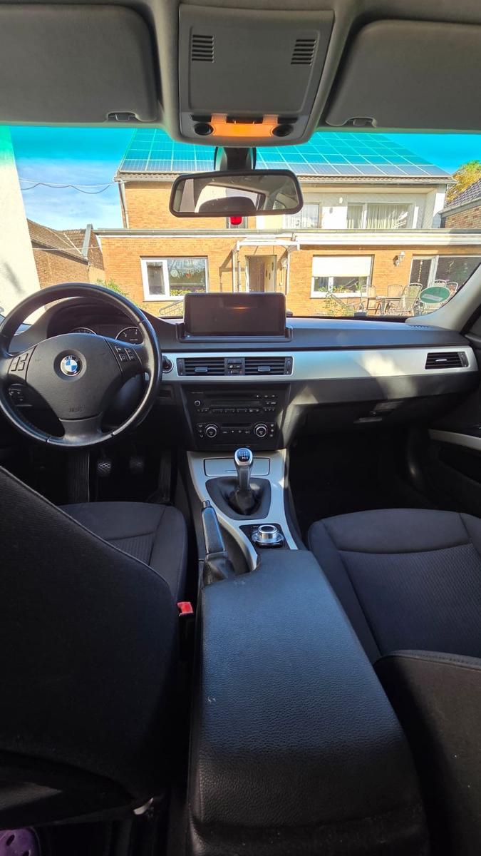 BMW 318 2009 — photo 6