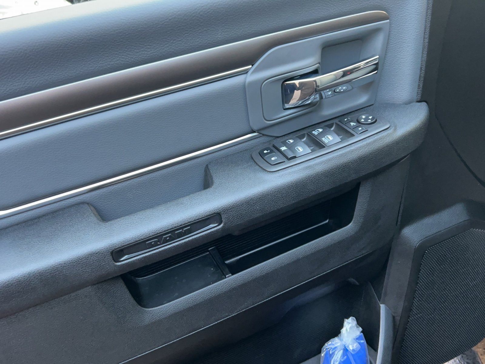 Fahrzeugabbildung Dodge RAM 1500 Crew Cab Classic Black LPG/LED/AHK 3500