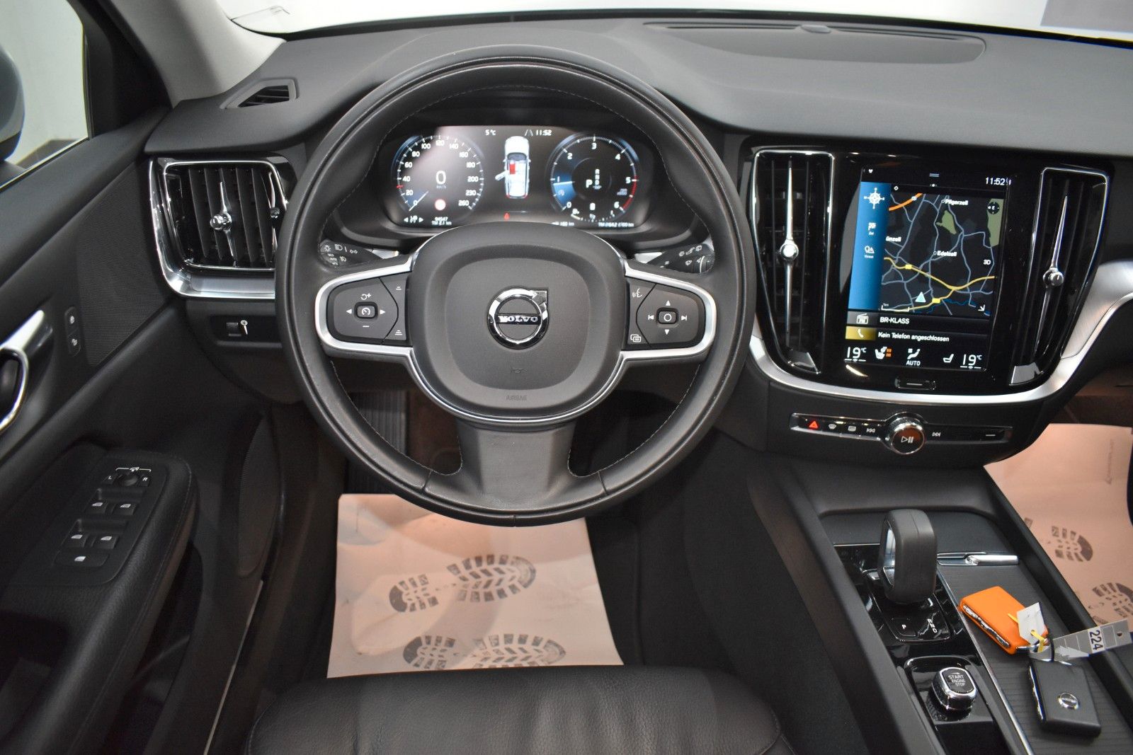 Fahrzeugabbildung Volvo V60 Core,Leder,Navi,LED,SH,Kamera,ACC,AHK