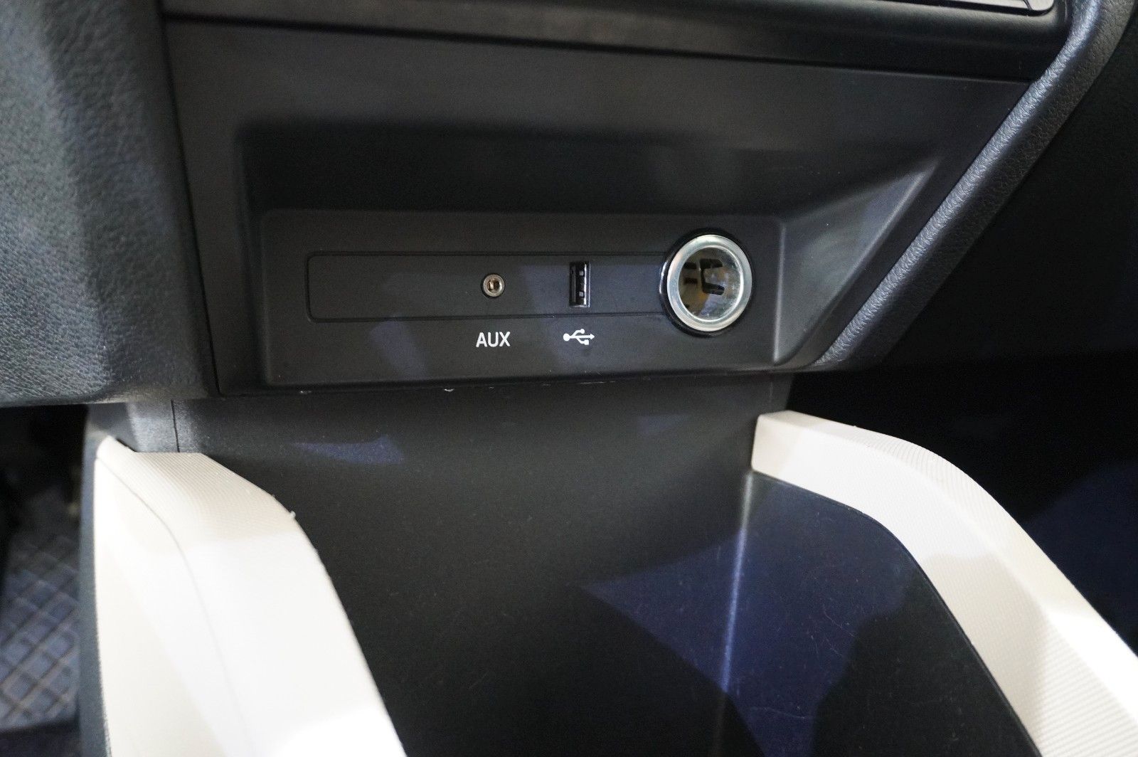 Fahrzeugabbildung SKODA Fabia Combi 1.2 STYLE LED/PDC/KLIMA/SH/USB/NEBEL